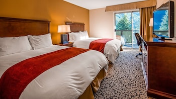 Standard Room, 2 Queen Beds, Non Smoking, Mountain View