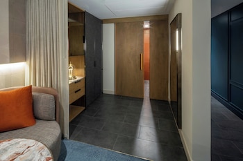 Premier Room, 1 King Bed