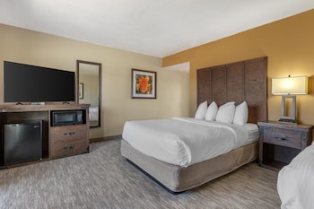Standard Room, 2 Queen Beds, Non Smoking, Balcony (with Sofabed)
