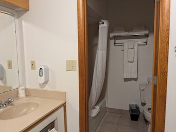Room, 2 Queen Beds, Non Smoking (Exterior Access)