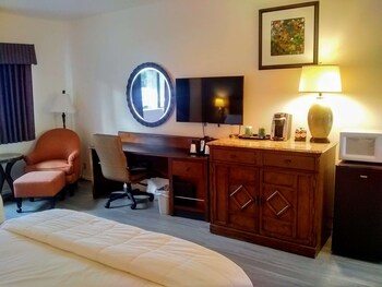 Standard Room, 2 Queen Beds, Non Smoking