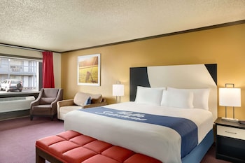 Upgraded, Deluxe Room, 1 King Bed, Non Smoking