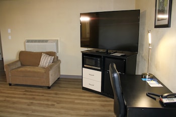 Studio Suite, 1 King Bed, Non Smoking, Refrigerator & Microwave