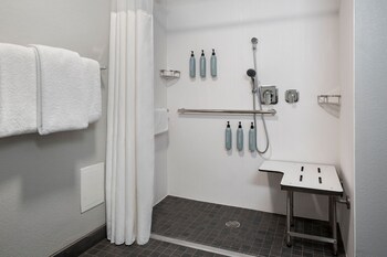 Room, 2 Double Beds (Mobility/Hearing Access, Roll-in Shwr)