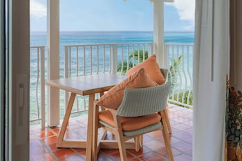 Junior Suite, 1 King Bed, Oceanfront (Corner)