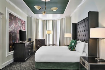 Standard King (Mobility Accessible with Roll-in Shower)