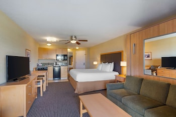 Standard Room, Multiple Beds, Non Smoking, Kitchenette