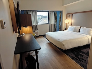 Room, 1 King Bed (Hearing Accessible)