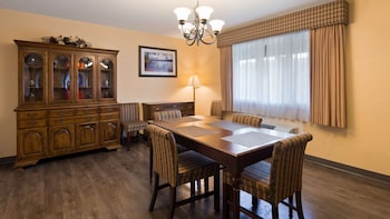 Suite, 2 Bedrooms, Non Smoking, Jetted Tub