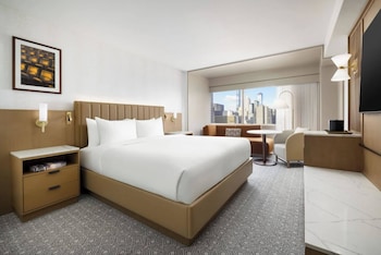 Room, 1 King Bed, Roll-in Shower