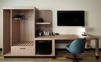 Suite, 1 King Bed with Sofa bed (Accessible Tub)