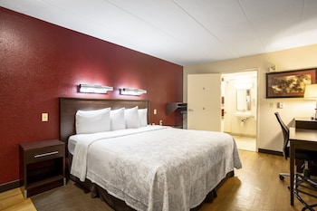 Premium Room, 1 King Bed, Accessible (Upgraded Bedding & Snack Smoke Free)