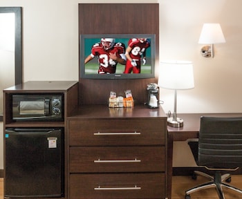 Premium Room, 1 King Bed (Upgraded Bedding & Snack, Smoke Free)