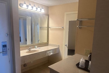 Suite, 2 Queen Beds, Non Smoking
