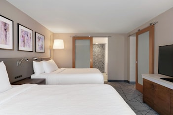 Junior Suite, 2 Queen Beds, Accessible (Hearing)