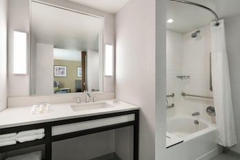 Studio, 1 King Bed, Accessible (Hearing Accessible)