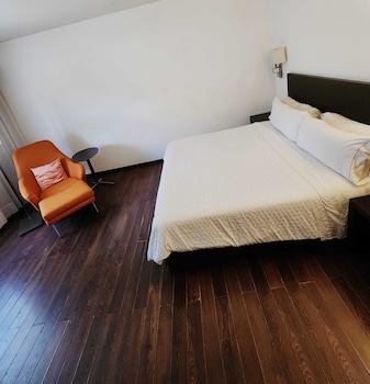 Deluxe Room, 1 King Bed