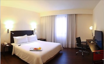 Deluxe Room, 1 King Bed