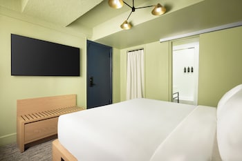 Deluxe Room, 1 King Bed