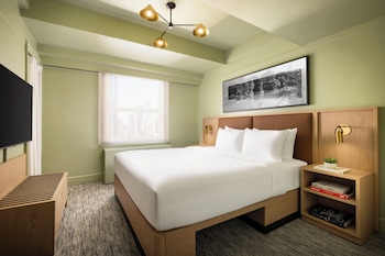Superior Room, 1 King Bed, Roll-in Shower (ADA)