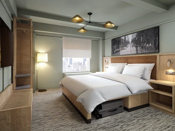 Standard Room, 1 Queen Bed, Roll-in Shower (ADA)