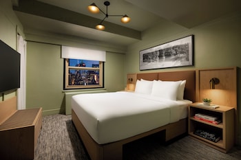 Superior Room, 1 King Bed, Roll-in Shower (ADA)