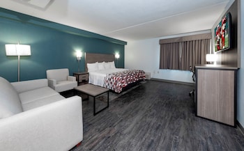 Suite, 1 King Bed (Smoke Free)
