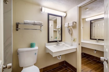 Suite, 1 King Bed, Non Smoking, Kitchenette