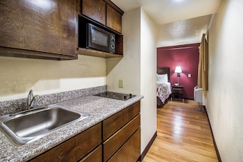 Suite, 1 King Bed, Non Smoking, Kitchenette