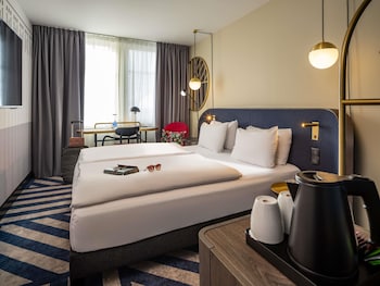 Standard Room, 1 Queen Bed