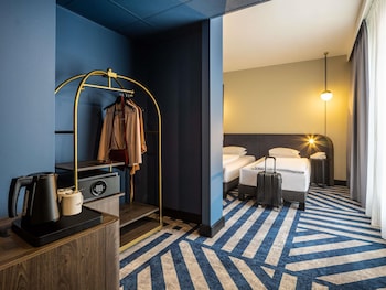 Standard Room, 1 Queen Bed