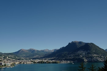 Penthouse, Lake View