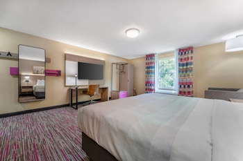 Suite, 1 King Bed with Sofa bed, Non Smoking