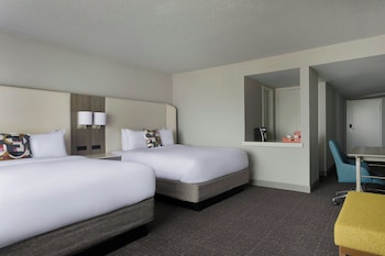Deluxe Studio, 2 Queen Beds