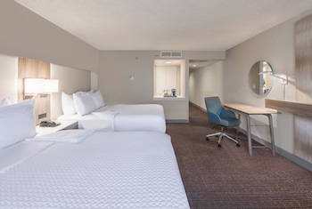 Premium Studio, 2 Queen Beds (Mobility Accessible, Tub)