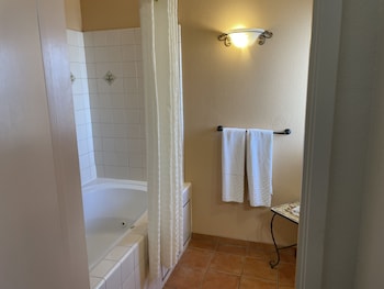 Suite, Multiple Beds, Non Smoking, Jetted Tub