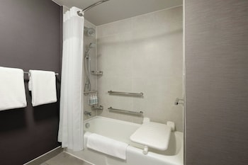 Room, 1 King Bed, Hearing Accessible (Mobility Accessible with Bathtub)