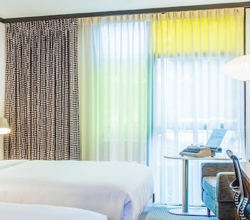 Deluxe Room, 2 Queen Beds, Balcony (Amplified)