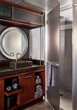 Room, 1 Queen Bed, Accessible (Backstage Trailer)