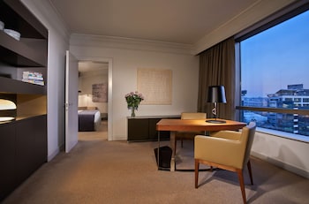 Executive Suite (Regency)