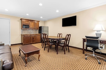 Suite, 1 Queen Bed, Non Smoking, Kitchenette