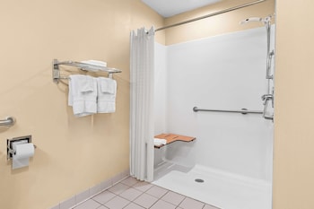 Standard Room, 1 Queen Bed, Non Smoking, Refrigerator & Microwave