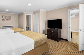 Suite, 2 Queen Beds, Non Smoking, Jetted Tub