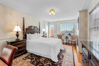 Premium Room, ONE QUEEN BED LARGE ROOM WITH LARGE PATIO RIVER VIEW