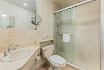 Premium Room, ONE QUEEN BED LARGE ROOM WITH LARGE PATIO RIVER VIEW