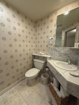 Corner Standard Room, 1 QUEEN BED