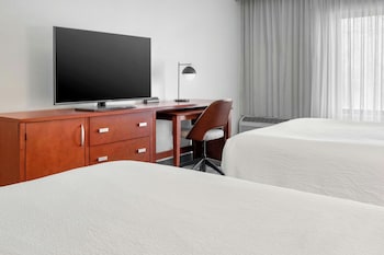 Room, 2 Double Beds, Mobility Accessible, Bathtub