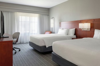 Room, 2 Double Beds, Mobility Accessible, Bathtub