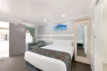 Family Room, 2 Queen Beds, Non Smoking