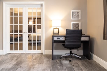 Suite, 1 Bedroom, Roll-in Shower (Mobility Accessible)